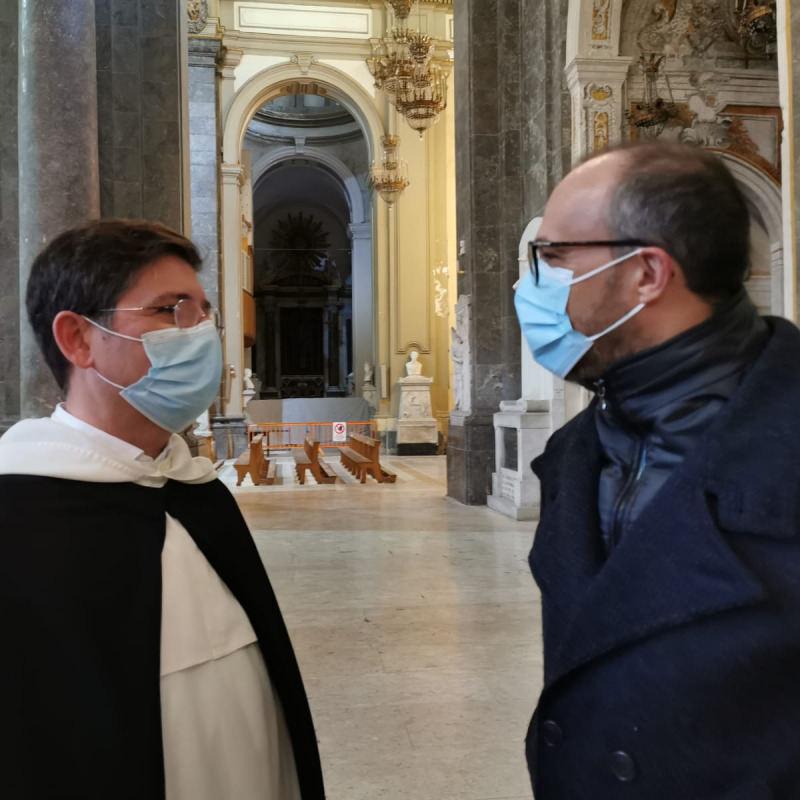 Davide Faraone a San Domenico con il rettore della chiesa, padre Sergio Catalano