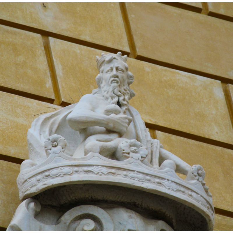 Il Genio di Palermo sul prospetto di Palazzo delle Aquile