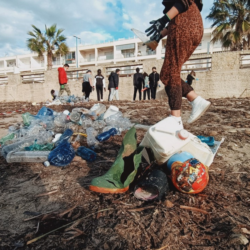 I rifiuti sul litorale dello Stazzone