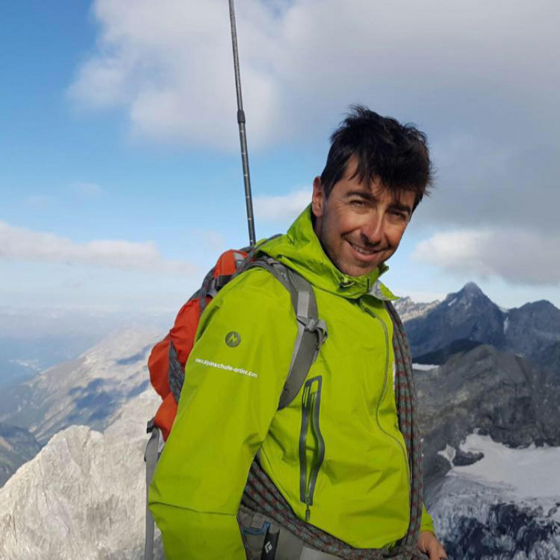 Jacopo Compagnoni, guida alpina di 40 anni, fratello della campionessa di sci Deborah