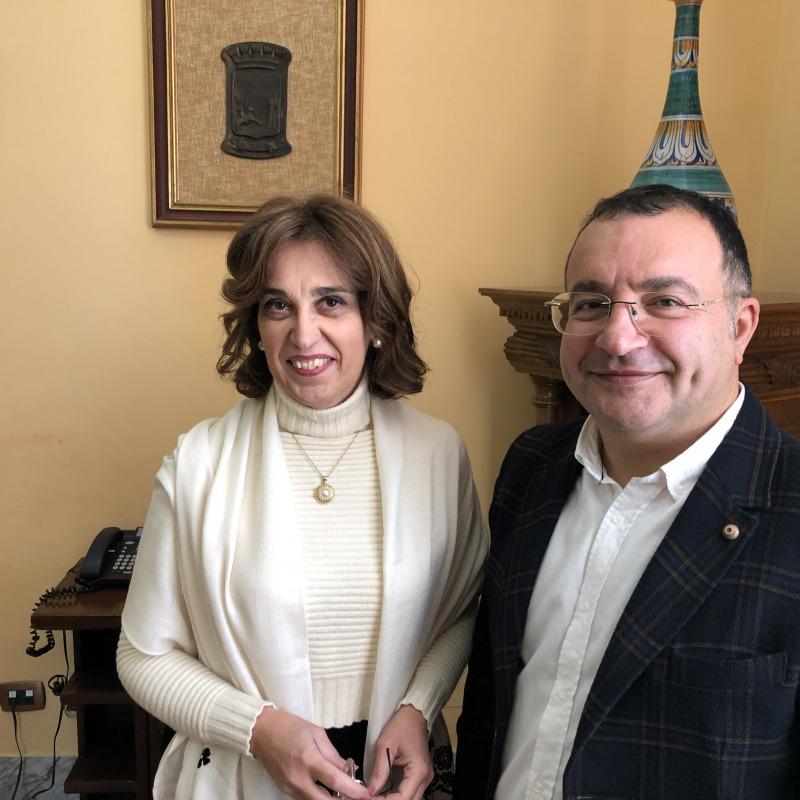 Il sindaco di Sciacca, Francesca Valenti, con l’assessore ai Tributi, Michele Bacchi