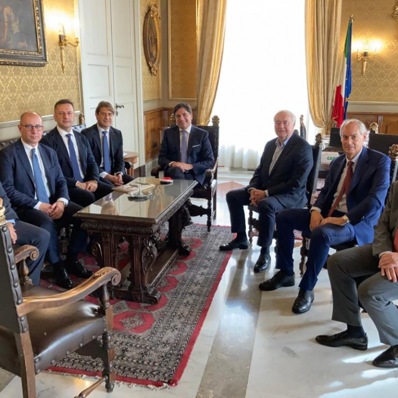 I vertici di Stmicroelectronics a colloquio con il sindaco di Catania Pogliese in un incontro del novembre 2021