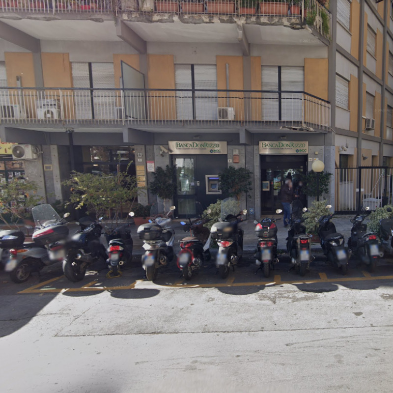 La filiale della banca Don Rizzo, in via De Amicis, a Palermo