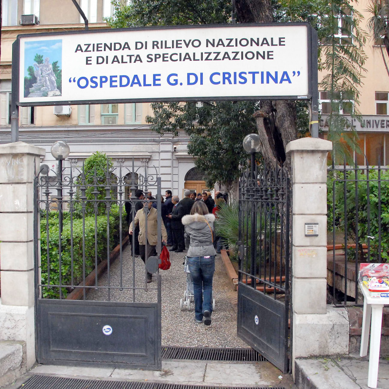 L'ingresso dell'Ospedale dei bambini di Palermo