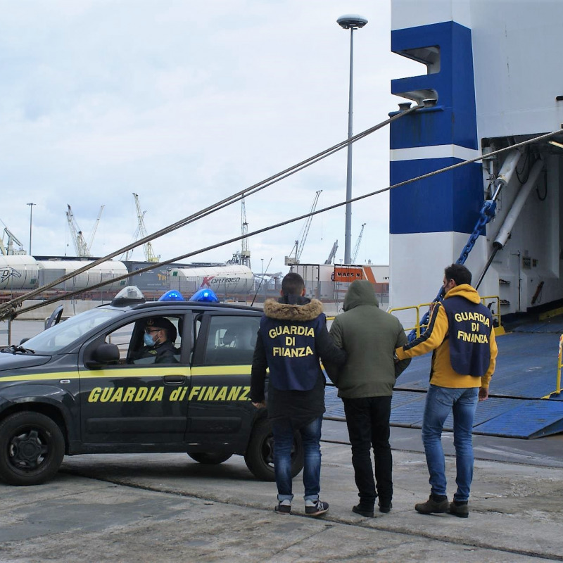 L'arresto del ricercato al porto di Palermo
