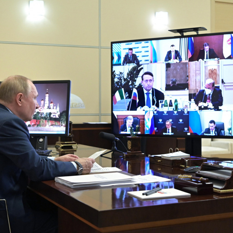 Il presidente russo Vladimir Putin presiede un meeting in videoconferenza con uomini d'affari italiani