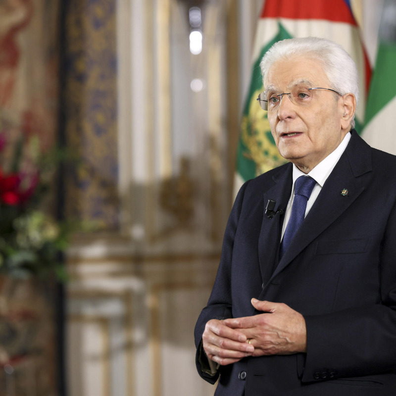 This handout photo provided by the Quirinal Press Office shows Italian President Sergio Mattarella delivering his year-end speech, the last of his seven-year term, in Rome, Italy, 31 December 2021. ANSA/ QUIRINAL PRESS OFFICE/ PAOLO GIANDOTTI +++ ANSA PROVIDES ACCESS TO THIS HANDOUT PHOTO TO BE USED SOLELY TO ILLUSTRATE NEWS REPORTING OR COMMENTARY ON THE FACTS OR EVENTS DEPICTED IN THIS IMAGE; NO ARCHIVING; NO LICENSING +++