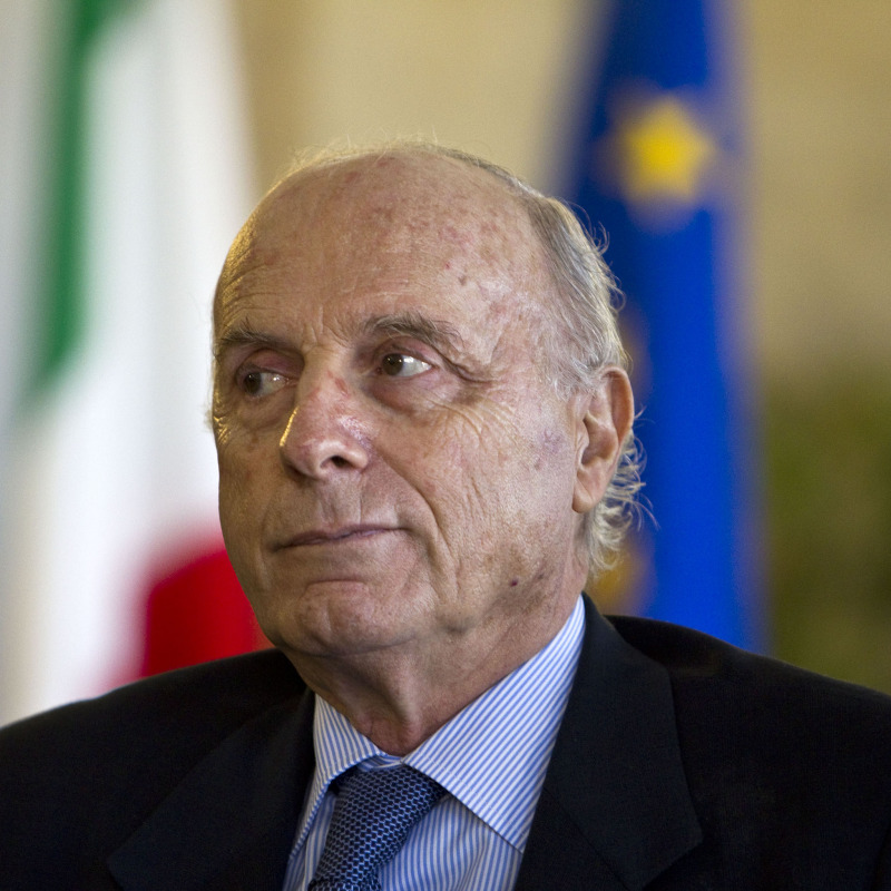 L'ex vicepresidente della Consulta Paolo Maddalena: qui dopo la nomina, il 10 dicembre 2010, a Roma (foto Percossi/Ansa)