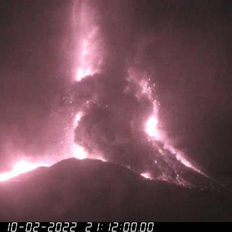 Un'eruzione di intensa energia è in corso sull'Etna