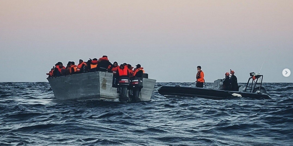 https://assets.gds.it/2022/02/Migranti-Sea-Eye-4-con-800-salvati-verso-Lampedusa-_59610317-970x485.jpg