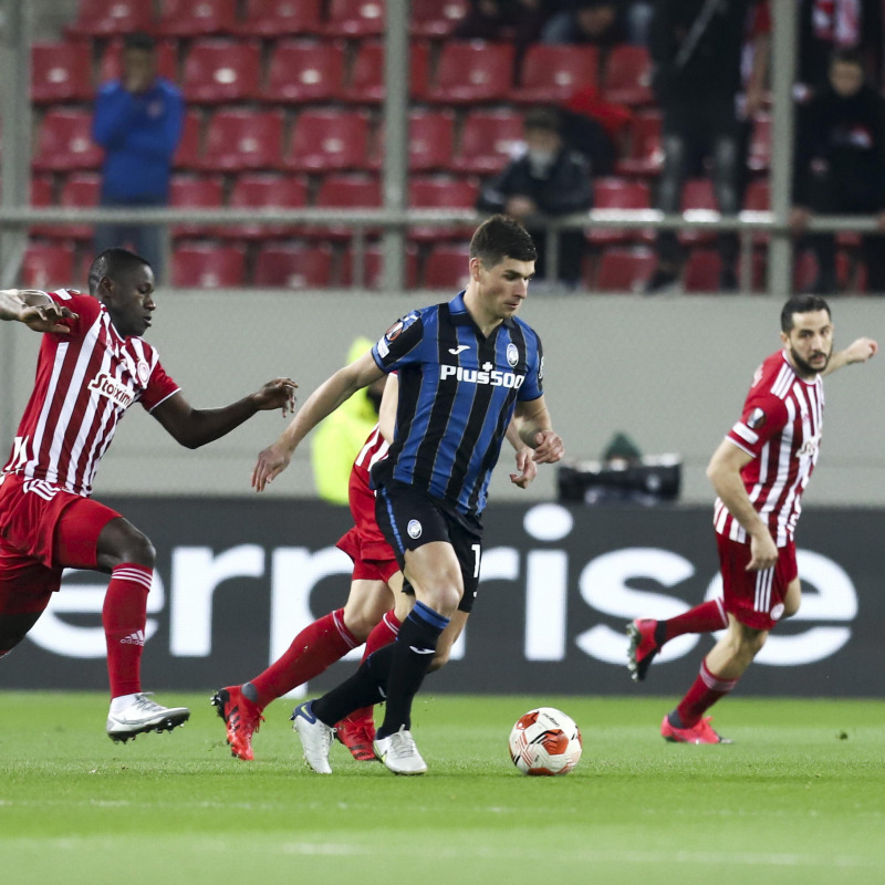 Mailnovskyi in azione contro l'Olympiacos