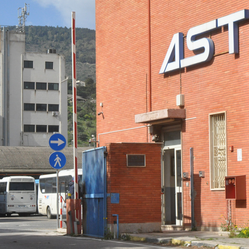 La sede Ast di via Ugo La Malfa, a Palermo (Foto Alessandro Fucarini)