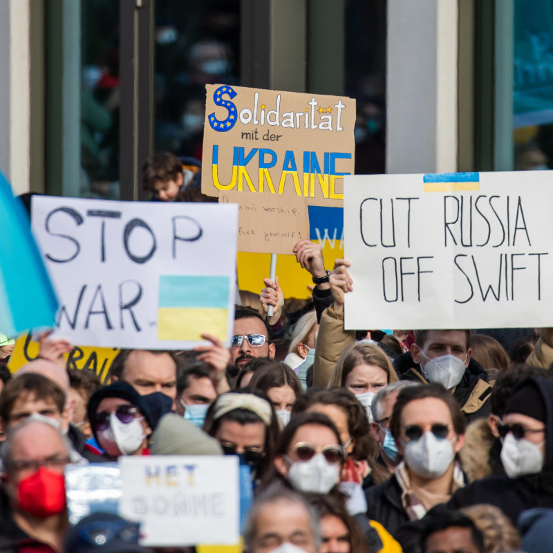 Protesta a Francoforte: chiesta l'esclusione della Russia dallo Swift
