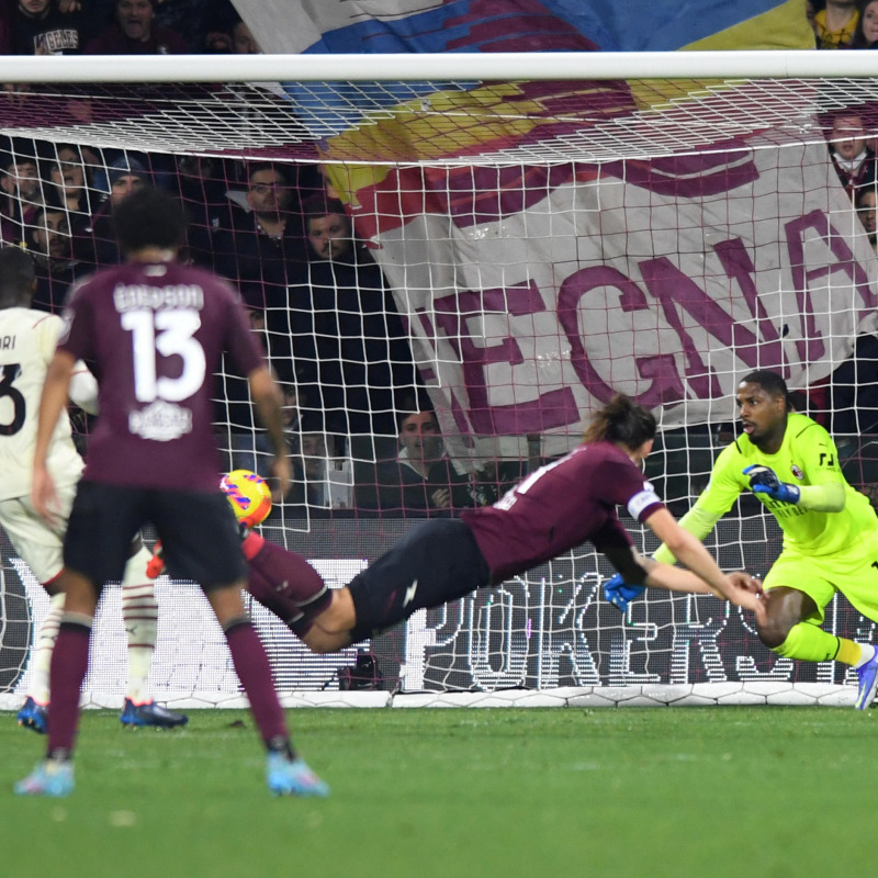 L'ex Trapani Milan Djuric segna il gol del momentaneo 2-1
