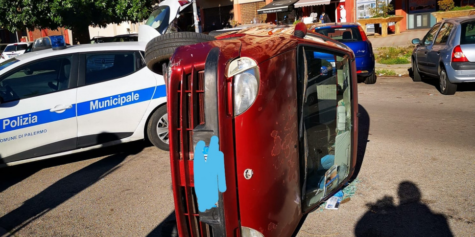 Palermo Anziana Parcheggia L Auto Ma La Ritrova Capovolta Gesto