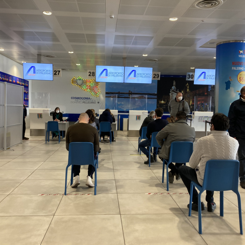 Il nuovo hub vaccinale all'aeroporto di Palermo