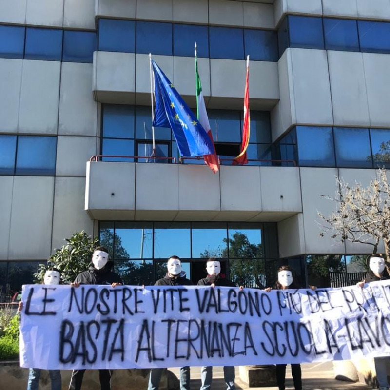 La protesta degli studenti di Palermo al Provveditorato