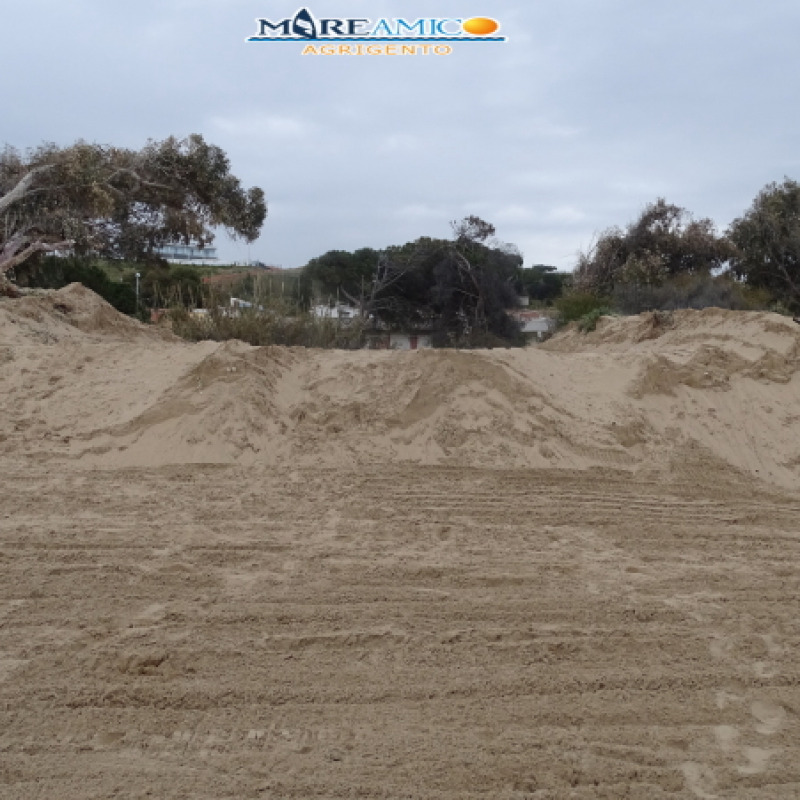 Le dune spianate in una foto diffusa da Mare Amico