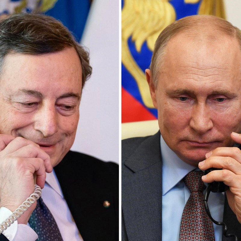 Il presidente del Consiglio Mario Draghi e il presidente della Federazione Russa, Vladimir Putin parlano al telefono