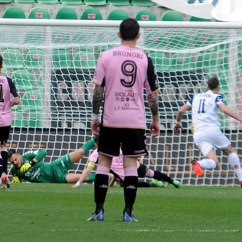 Il gol di Messina al Palermo (foto Alessandro Fucarini)