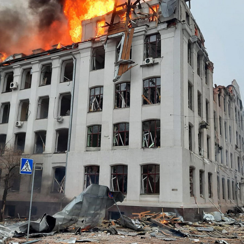 A fuoco un edificio dei servizi di sicurezza, a Kharkiv