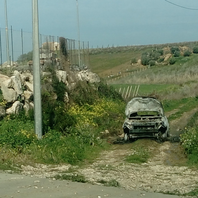 L'auto bruciata dai palermitani in trasferta per cancellare le tracce