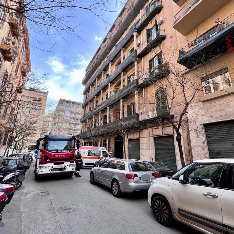 L'intervento dei vigili del fuoco in via Giusti