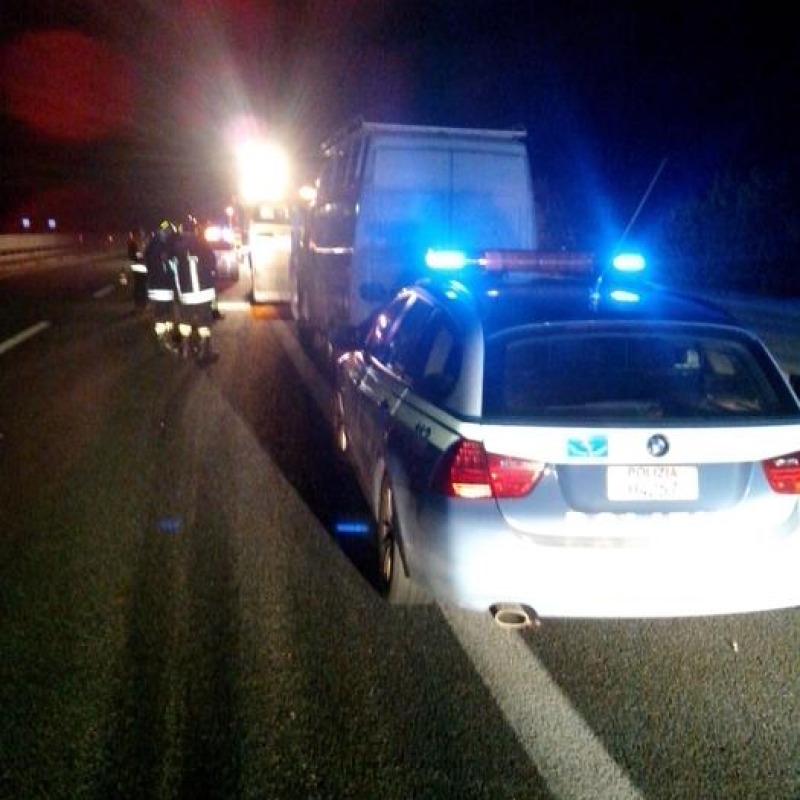 Due immigrati marocchini sono morti in un incidente stradale avvenuto sull'autostrada A3 Salerno-Reggio Calabria. Indaga la Polstrada di Vibo.