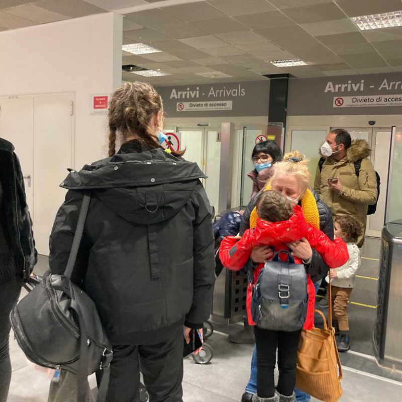 Profughi ucraini sbarcati all'aeroporto Falcone Borsellino di Palermo