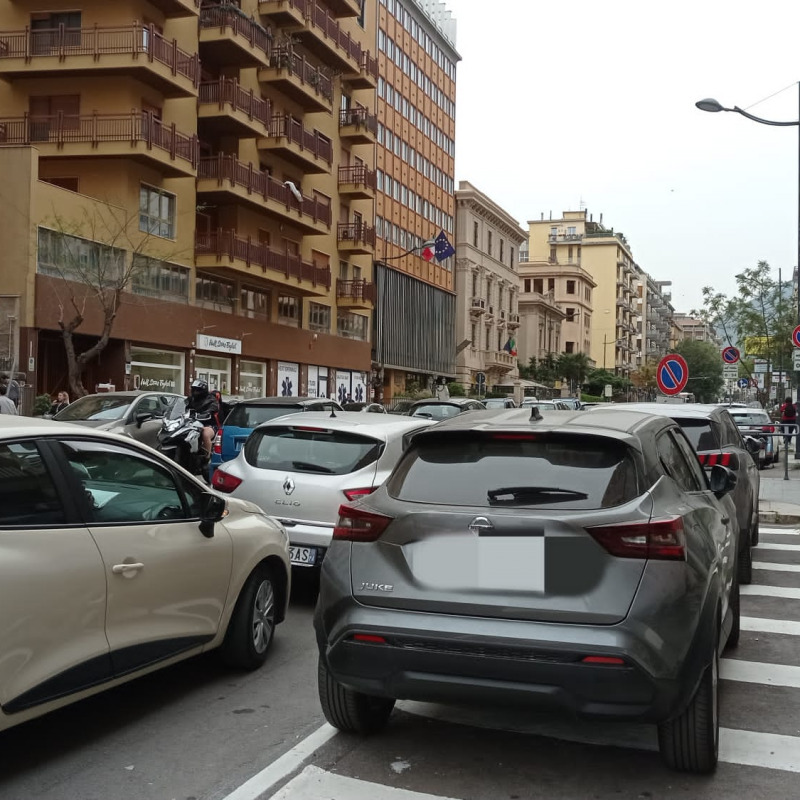 Una fermata del bus ripristinata in via Notarbartolo