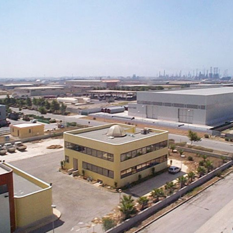 Panoramica dell'area industriale di Gela