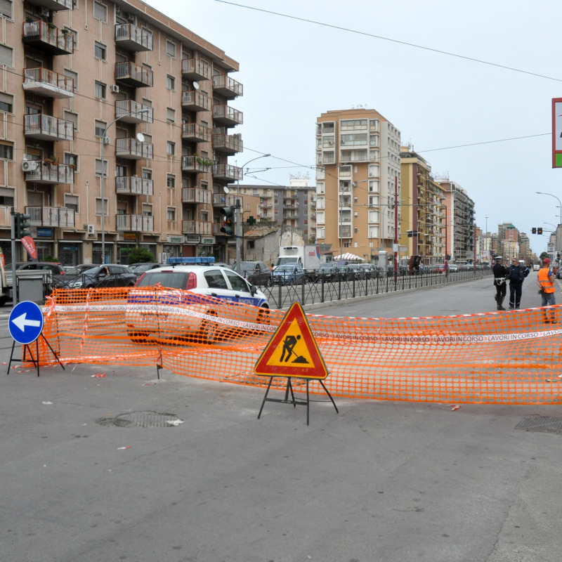 La buca in via Leonardo da Vinci (foto Fucarini)