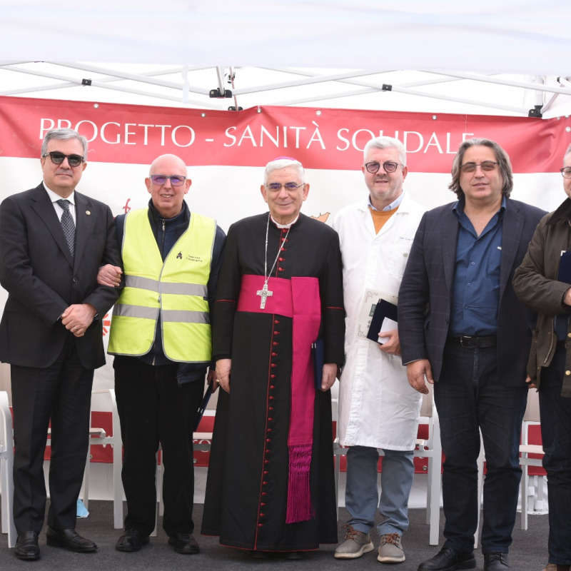 Da sinistra Pino Zingale, Padre Pietro Magro, l'arcivescovo Michele Pennisi, Giuseppe Canzone, Marco Zummo, Nino De Benedetto