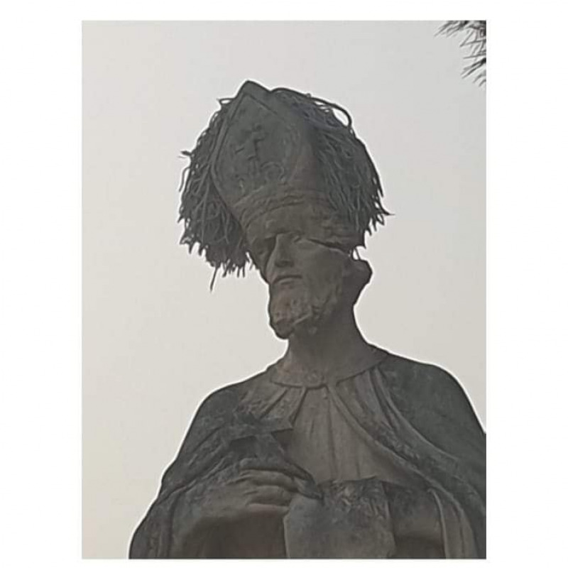 La statua del vescovo Pascasino a Marsala danneggiata dai vandali