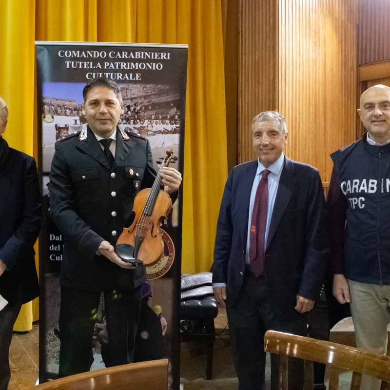 La restituzione al conservatorio di Palermo del violino rubato (foto di Rosellina Garbo)