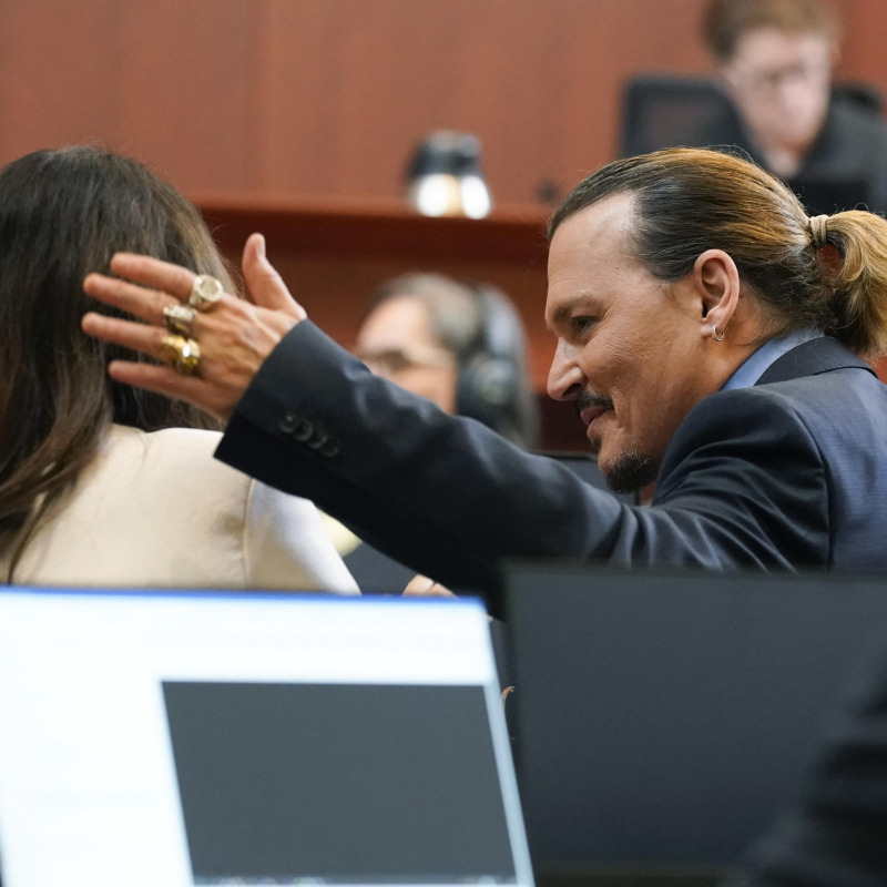 Johnny Depp con il suo avvocato Camille Vasquez