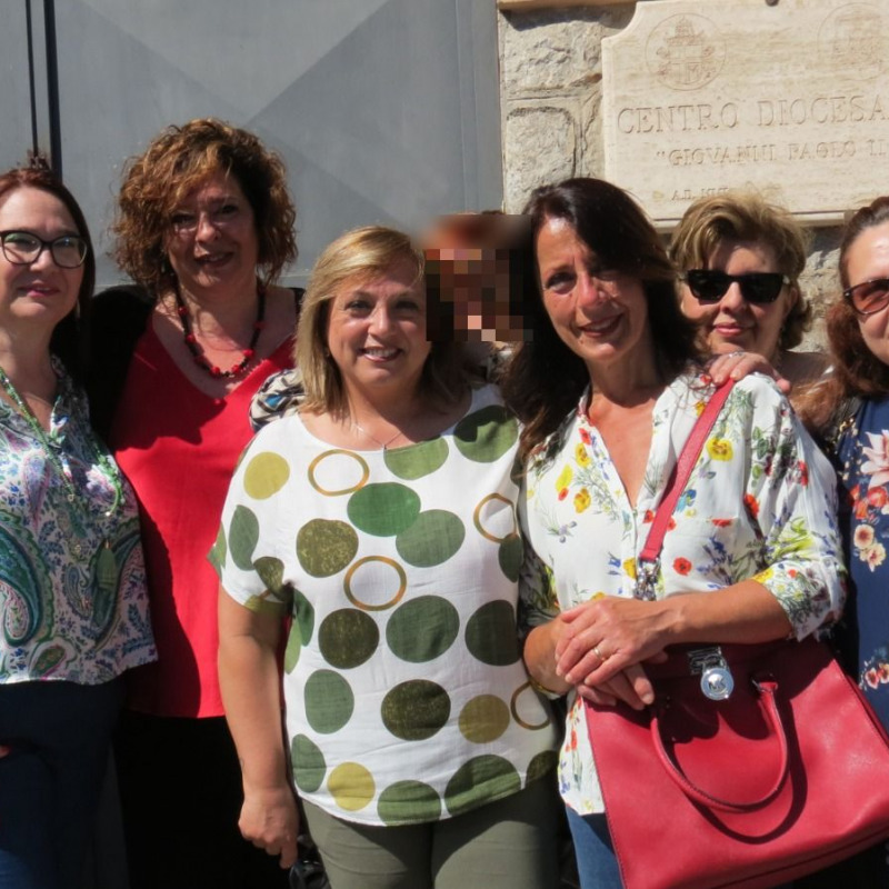Un gruppo di donne nate e adottate a Palermo, cercano i loro genitori biologici