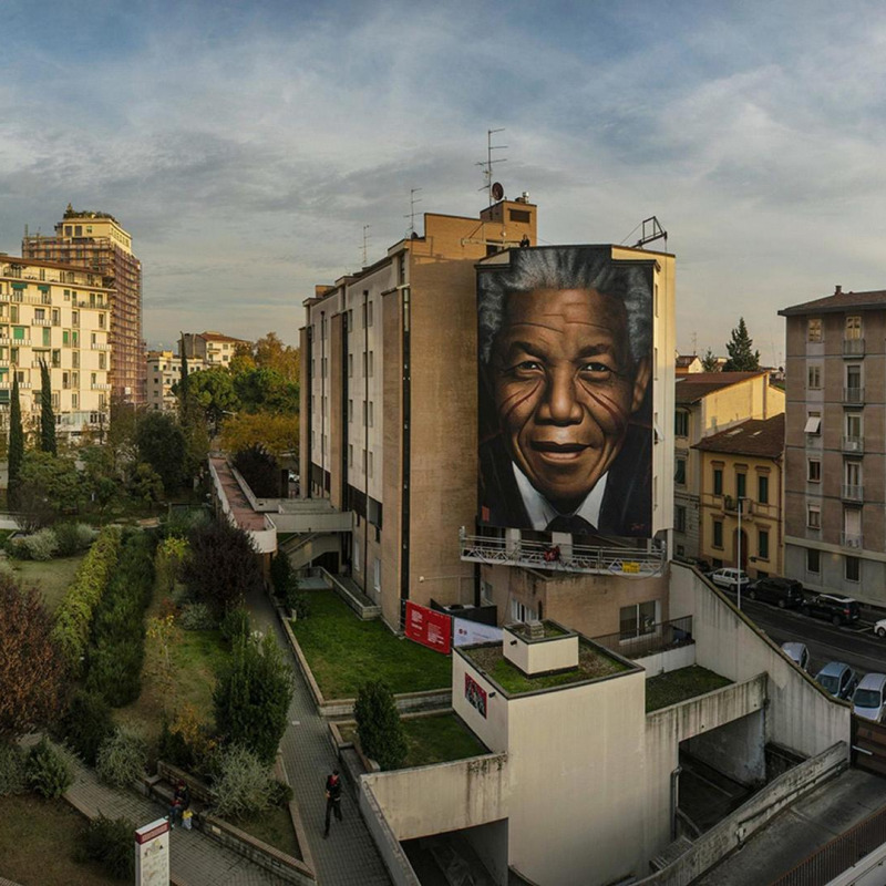 Firenze, il condominio con il murales di Jorit Agoch dedicato a Nelson Mandela