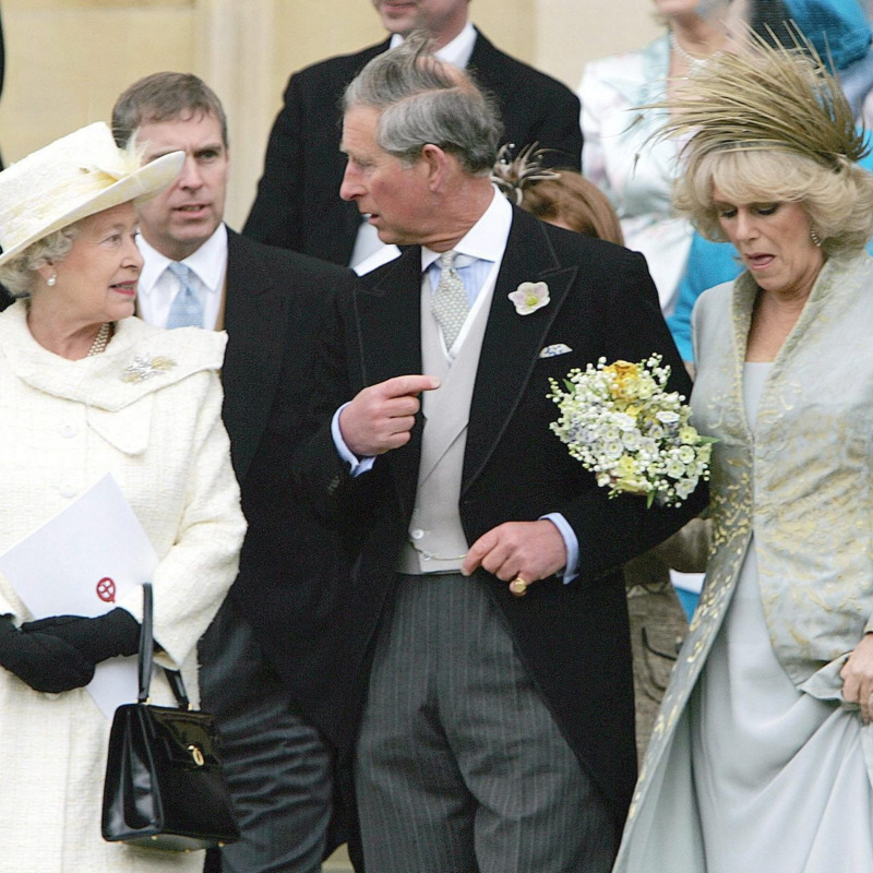 La regina Elisabetta, il principe Carlo e Camilla