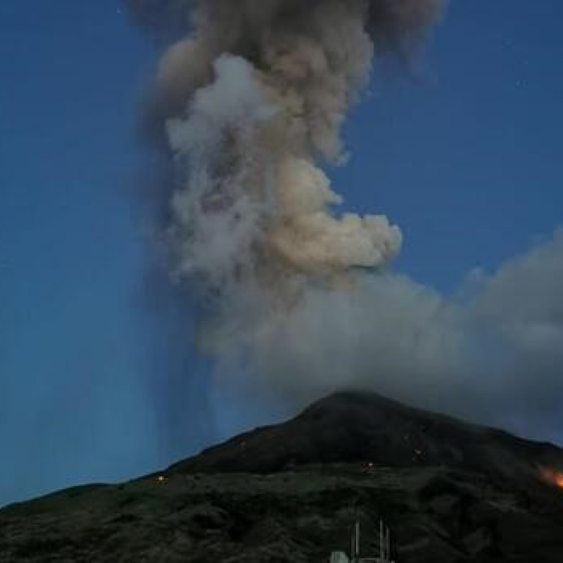 La forte esplosione, avvertita distintamente dalla popolazione, sul vulcano Stromboli