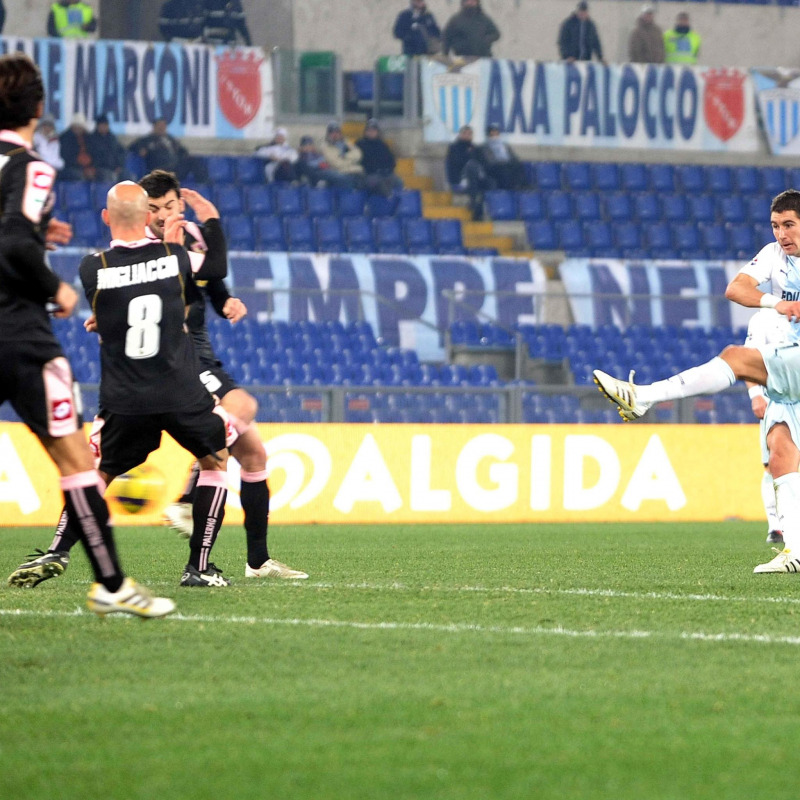 Kolarov in gol contro il Palermo in Coppa Italia nel 2010