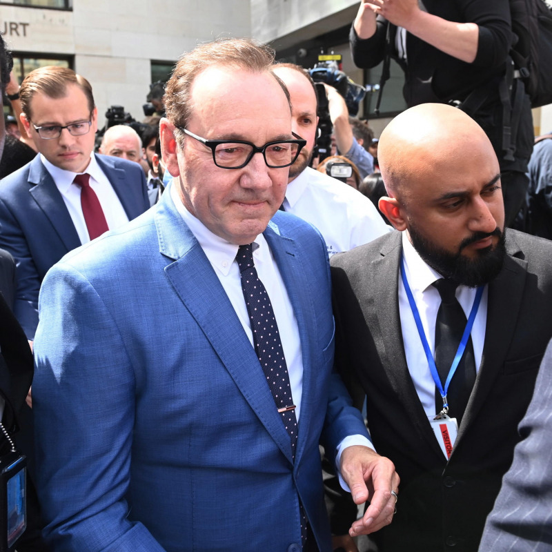 Kevin Spacey incriminato a piede libero