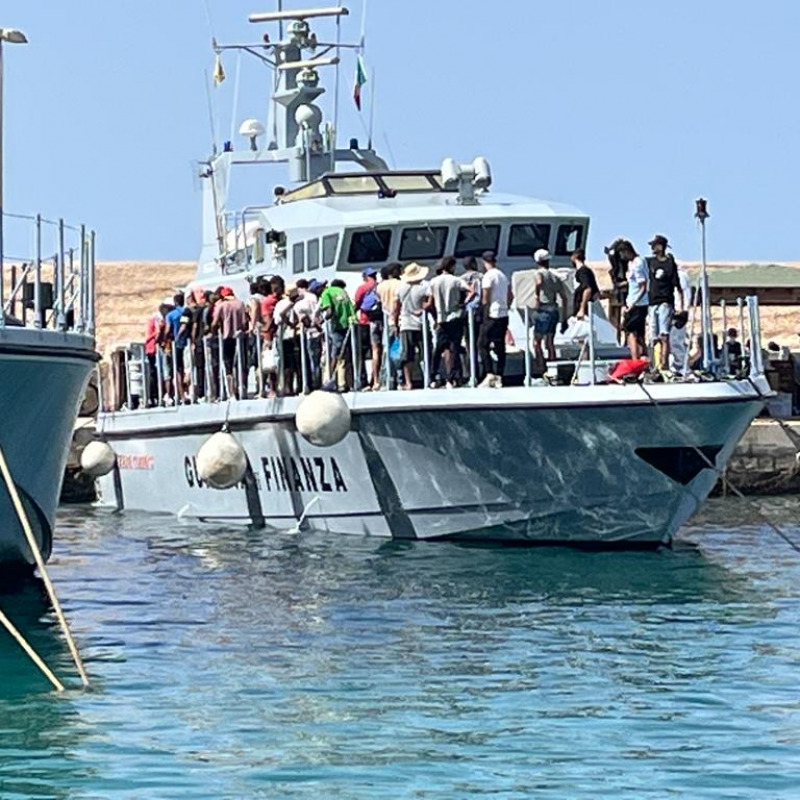 Uno sbarco di tre giorni fa a Lampedusa (foto di Pietro Conte)