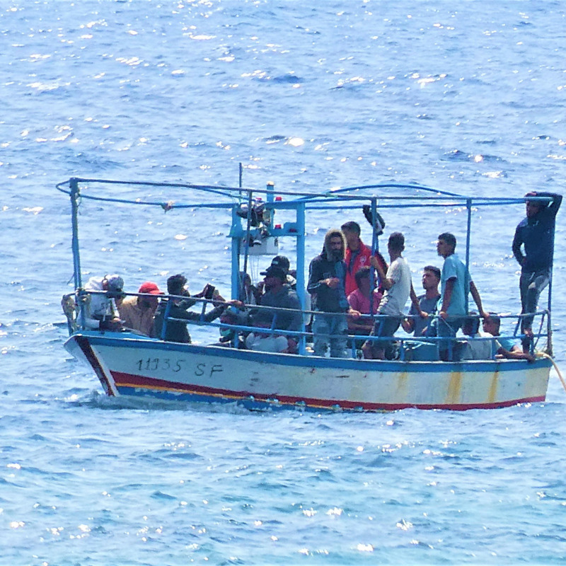 Un barchino approdato a Lampedusa (foto d'archivio)