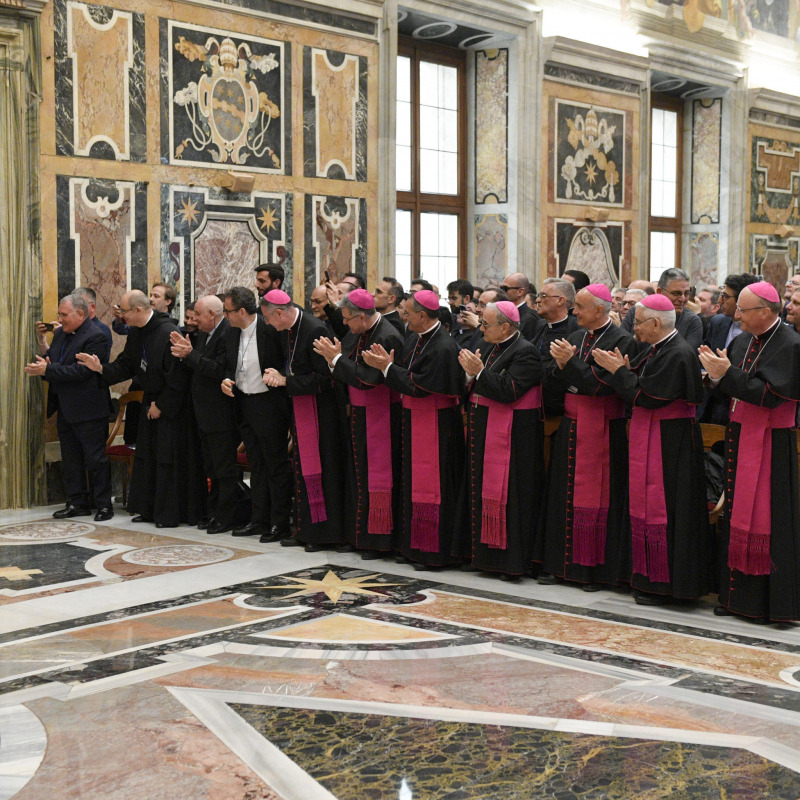 Papa Francesco con i vescovi e i preti della Sicilia