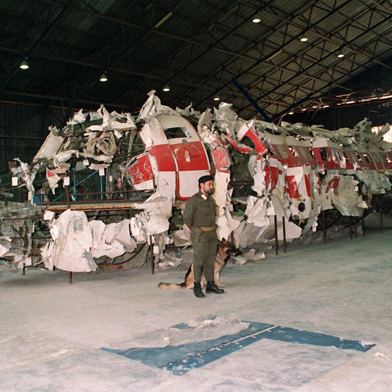 Il relitto dell'aereo di linea DC9 della compagnia Itavia precipitato vicino all'isola di Ustica il 27 giugno 1980
