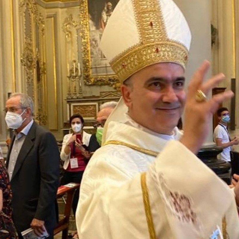 Il vescovo di Ragusa Giuseppe La Placa