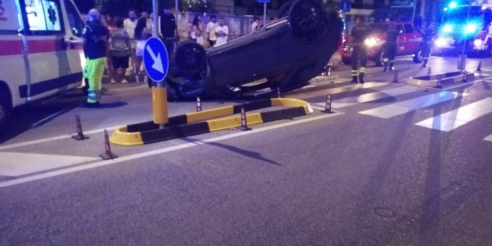 Incidente A Messina, Auto Si Ribalta In Via Consolare Pompea: Ferito Il ...