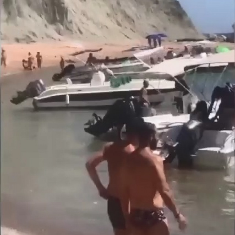 Gommoni quasi a riva