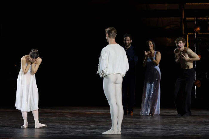 Arena di Verona, proposta di matrimonio sul palco dei ballerini di Roberto  Bolle - CorrieredelVeneto.it